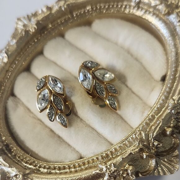 Nina Ricci Jewelry - Vintage Nina Ricci 22kt Gold Plated Clip On Earrings Leaf Design Designer Signed